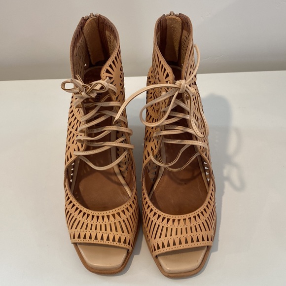 Jeffery Campbell lace front wedge with zipper back size 11 - Picture 4 of 9